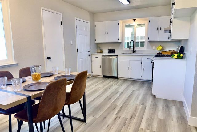 238 W Swift Avenue, Clovis, CA 93612