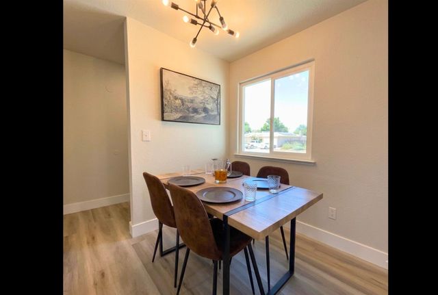 238 W Swift Avenue, Clovis, CA 93612