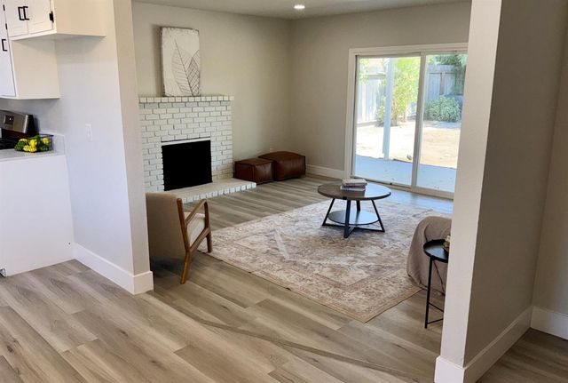 238 W Swift Avenue, Clovis, CA 93612