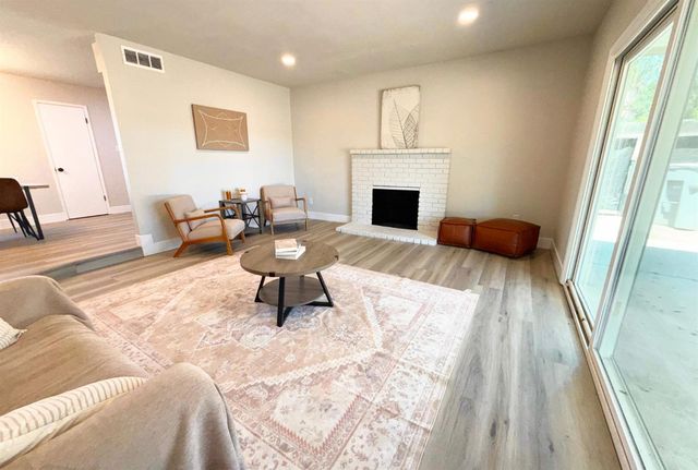 238 W Swift Avenue, Clovis, CA 93612