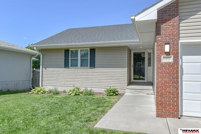 1601 SW 25 Street, Lincoln, NE 68522