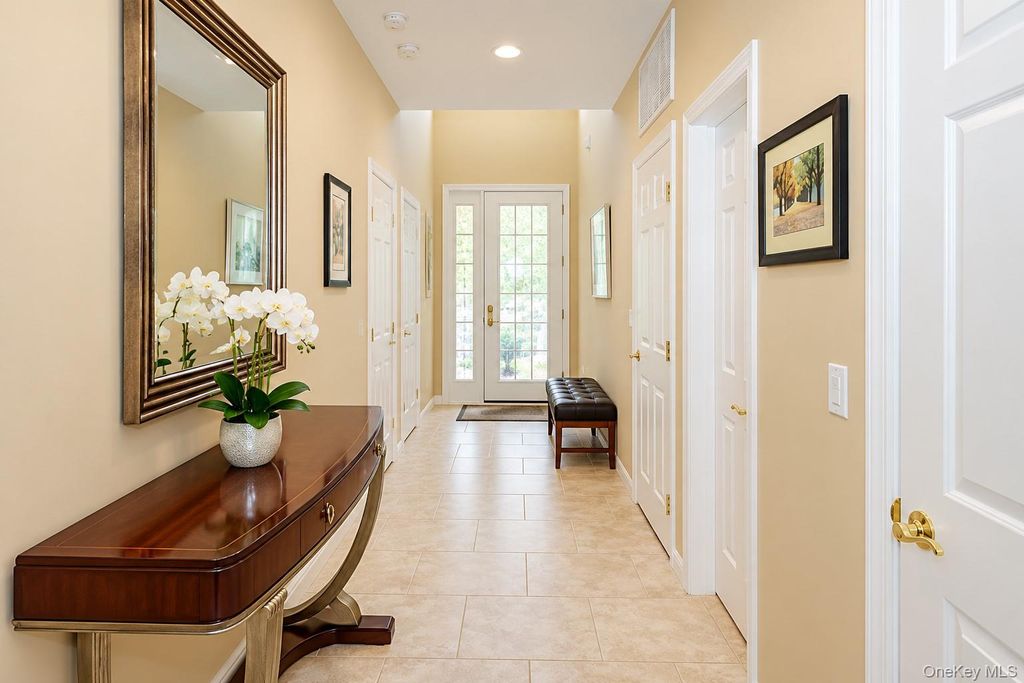 581 Verona Drive, Melville, NY 11747 — photo 2