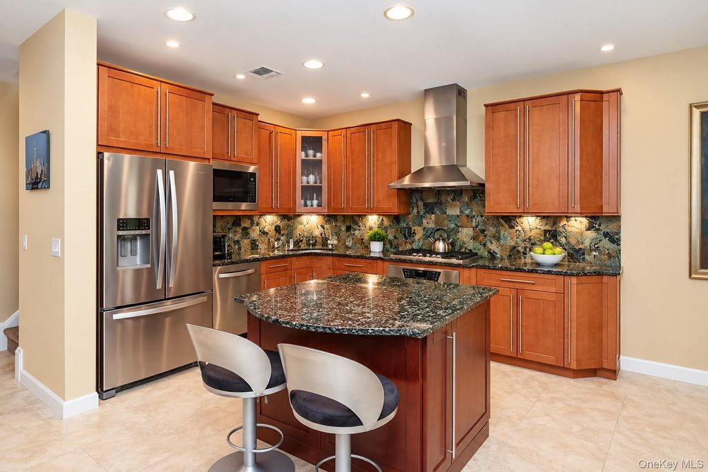 581 Verona Drive, Melville, NY 11747 — photo 4