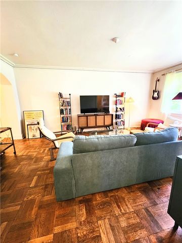 5649 Phillips Ave 8, Squirrel Hill, PA 15217
