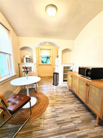 5649 Phillips Ave 8, Squirrel Hill, PA 15217
