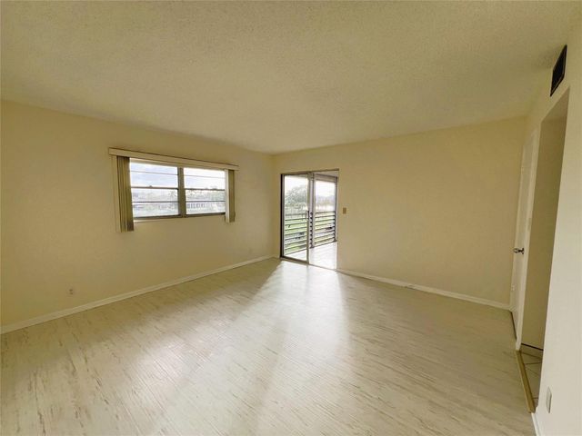 3303 Aruba Way E-4, Coconut Creek, FL 33066