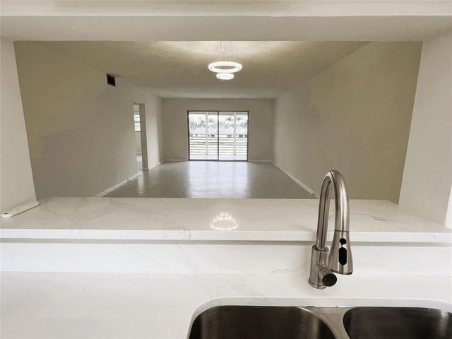 3303 Aruba Way E-4, Coconut Creek, FL 33066