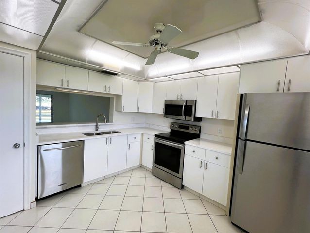 3303 Aruba Way E-4, Coconut Creek, FL 33066