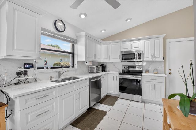 2601 NW 15th Street, Delray Beach, FL 33445