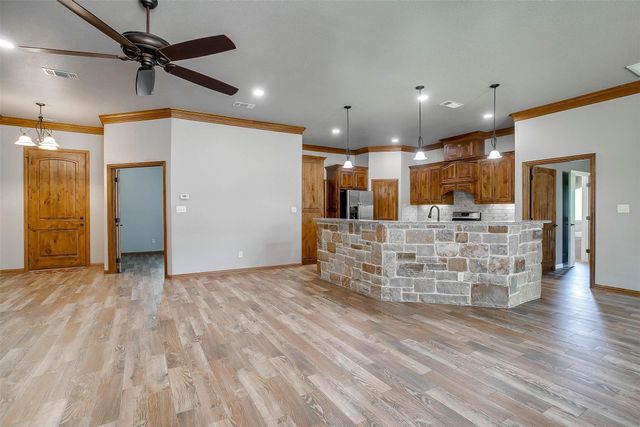2811 Willow Ridge Circle, Granbury, TX 76049
