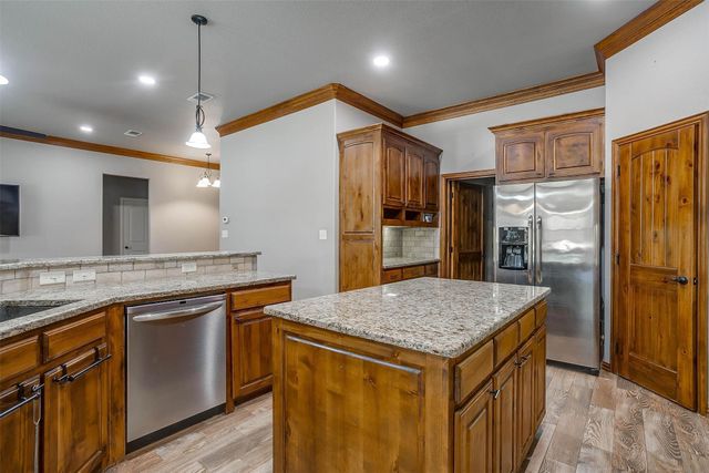 2811 Willow Ridge Circle, Granbury, TX 76049