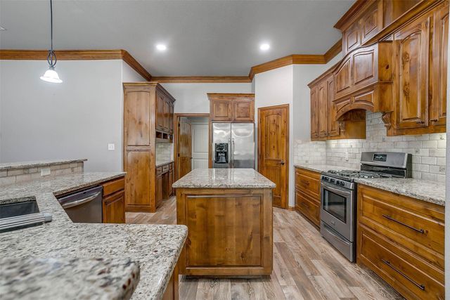 2811 Willow Ridge Circle, Granbury, TX 76049