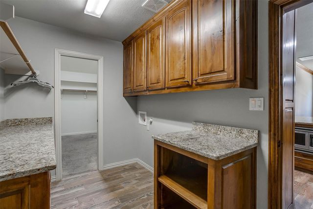 2811 Willow Ridge Circle, Granbury, TX 76049