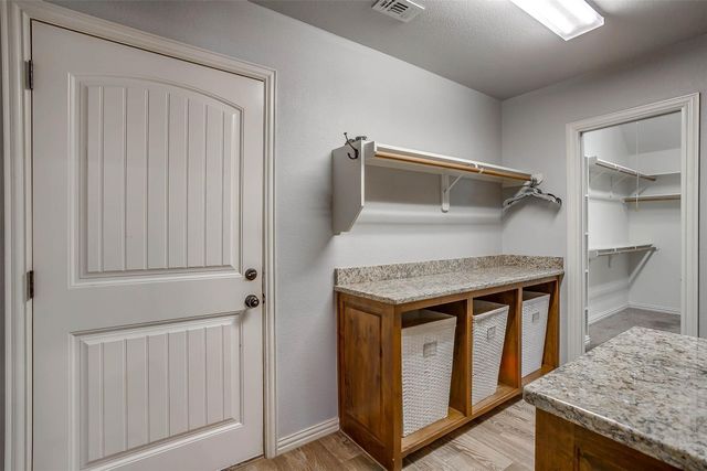 2811 Willow Ridge Circle, Granbury, TX 76049