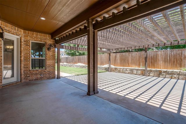 2811 Willow Ridge Circle, Granbury, TX 76049