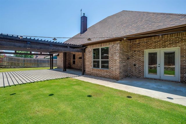 2811 Willow Ridge Circle, Granbury, TX 76049