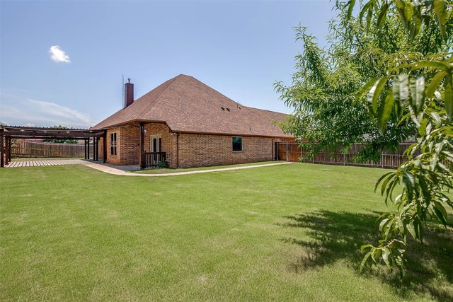2811 Willow Ridge Circle, Granbury, TX 76049