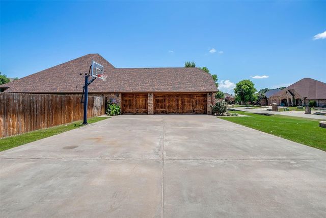 2811 Willow Ridge Circle, Granbury, TX 76049