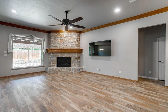 2811 Willow Ridge Circle, Granbury, TX 76049
