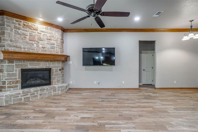 2811 Willow Ridge Circle, Granbury, TX 76049