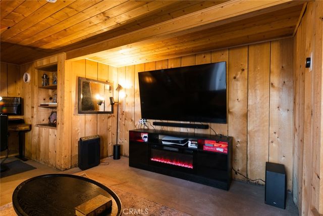 860 Villa Grove Ave, Big Bear City, CA 92314