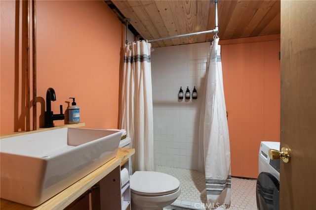 860 Villa Grove Ave, Big Bear City, CA 92314