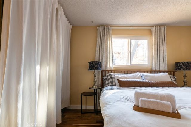 860 Villa Grove Ave, Big Bear City, CA 92314