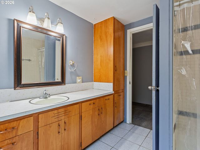 3710 Se 49TH Ave, Portland, OR 97206