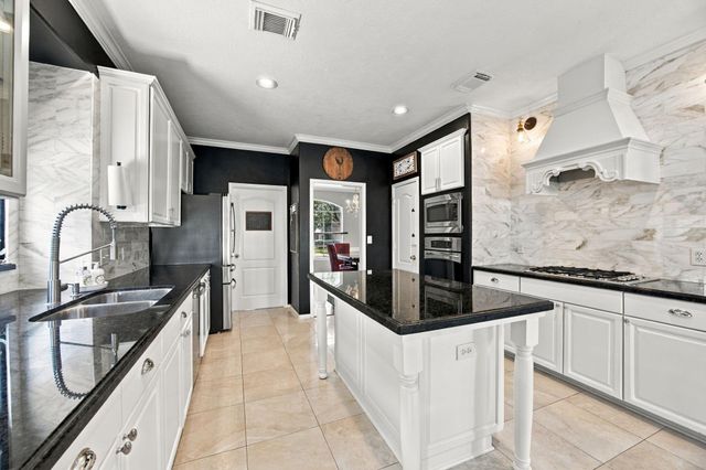 2417 La Rochelle Court, Seabrook, TX 77586