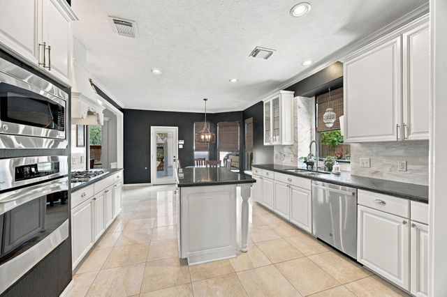 2417 La Rochelle Court, Seabrook, TX 77586