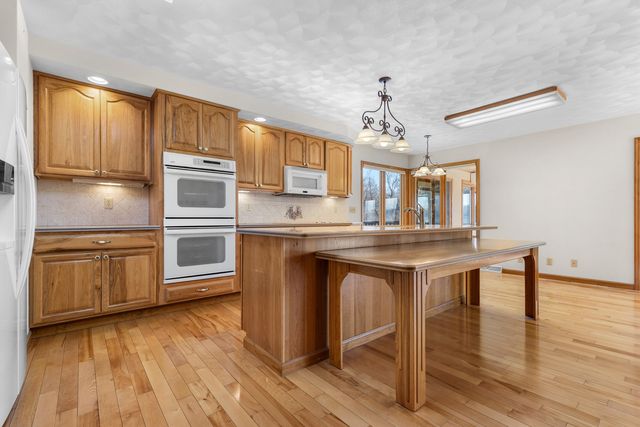 8317 Snaresbrook Road, Roscoe, IL 61073