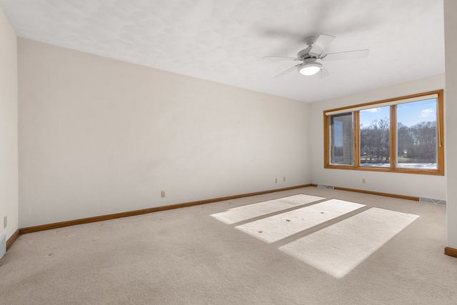 8317 Snaresbrook Road, Roscoe, IL 61073