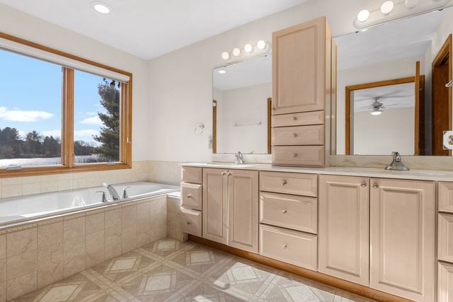 8317 Snaresbrook Road, Roscoe, IL 61073