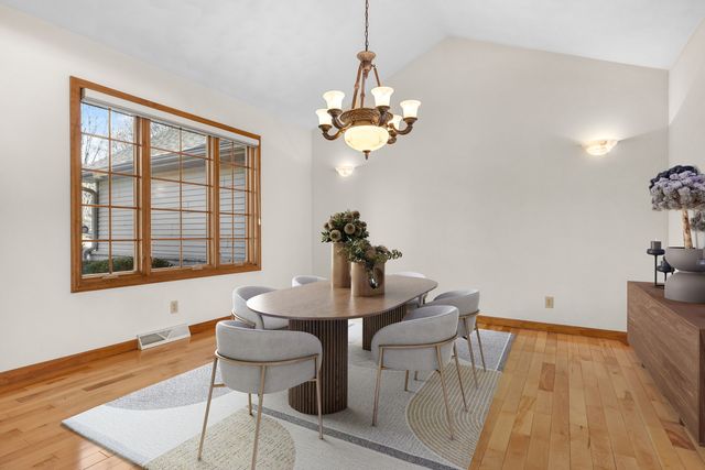 8317 Snaresbrook Road, Roscoe, IL 61073