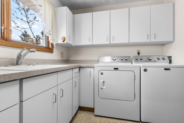 8317 Snaresbrook Road, Roscoe, IL 61073