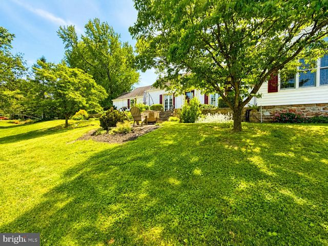 2837 W PHILADELPHIA AVE NW, Oley, PA 19547