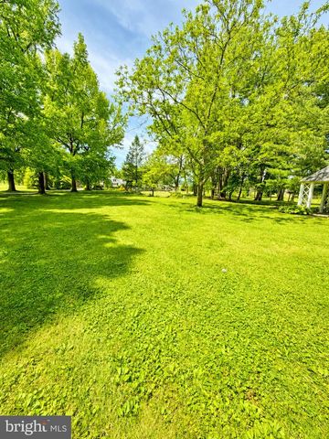 2837 W PHILADELPHIA AVE NW, Oley, PA 19547