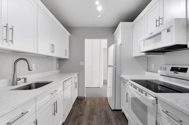 300 High Point Drive 209, Hartsdale, NY 10530