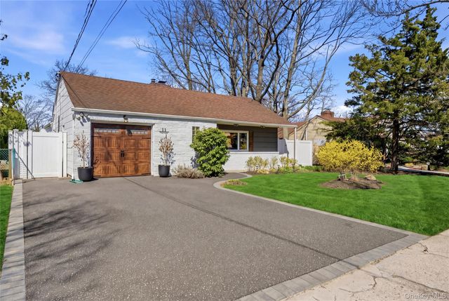 11 Grand Central Avenue, Amityville, NY 11701
