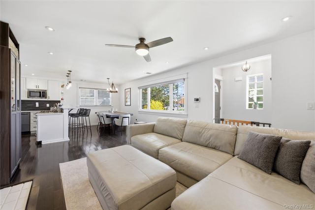 11 Grand Central Avenue, Amityville, NY 11701