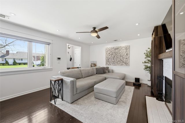 11 Grand Central Avenue, Amityville, NY 11701