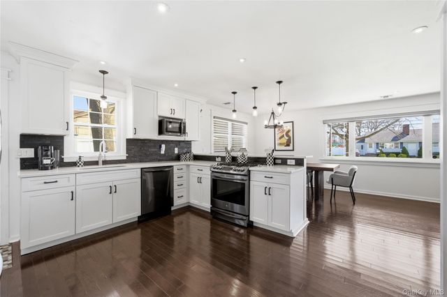 11 Grand Central Avenue, Amityville, NY 11701