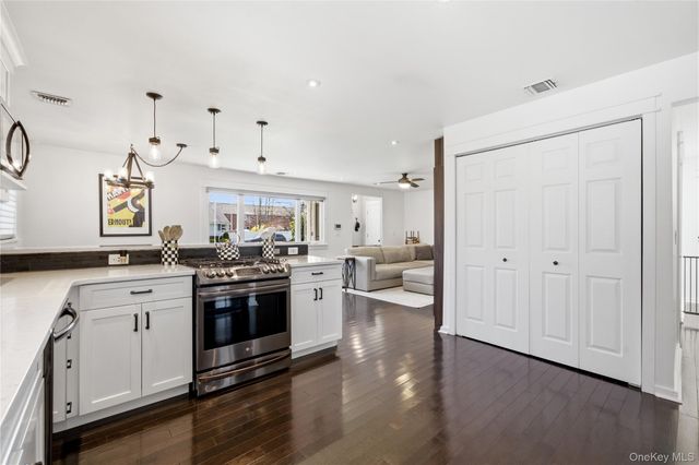 11 Grand Central Avenue, Amityville, NY 11701