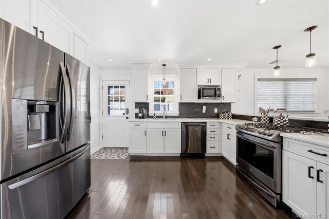 11 Grand Central Avenue, Amityville, NY 11701