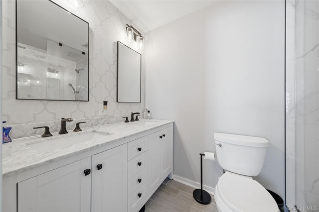 11 Grand Central Avenue, Amityville, NY 11701