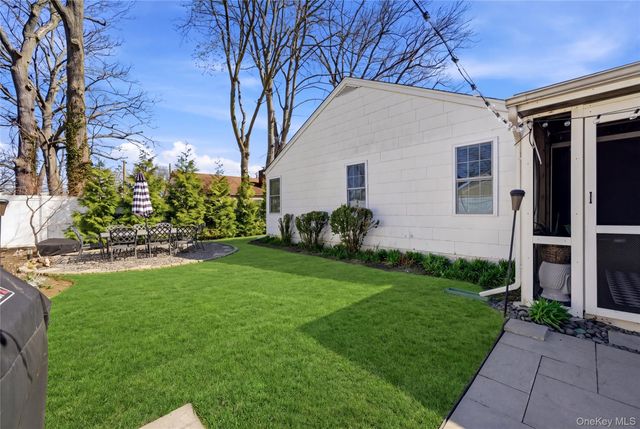 11 Grand Central Avenue, Amityville, NY 11701