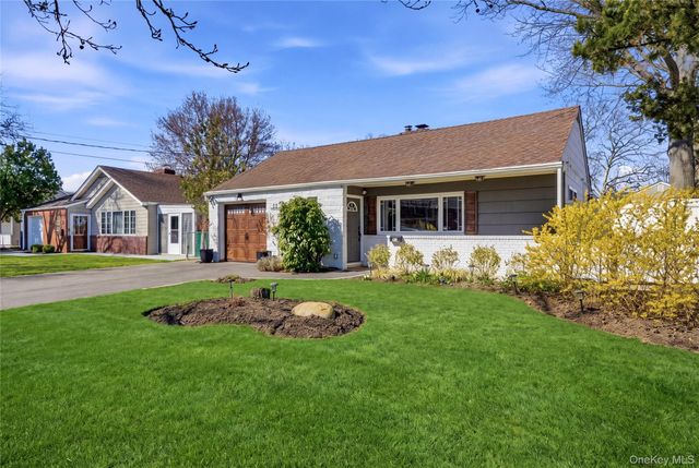11 Grand Central Avenue, Amityville, NY 11701