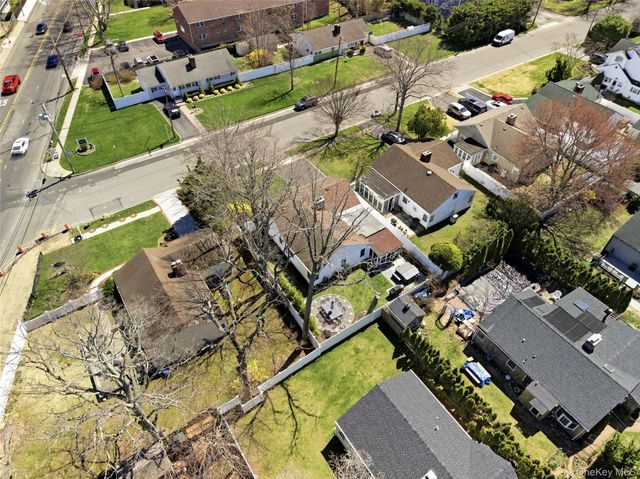 11 Grand Central Avenue, Amityville, NY 11701
