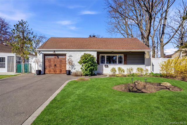 11 Grand Central Avenue, Amityville, NY 11701