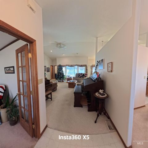 2450 Julie Lane, Twin Falls, ID 83301